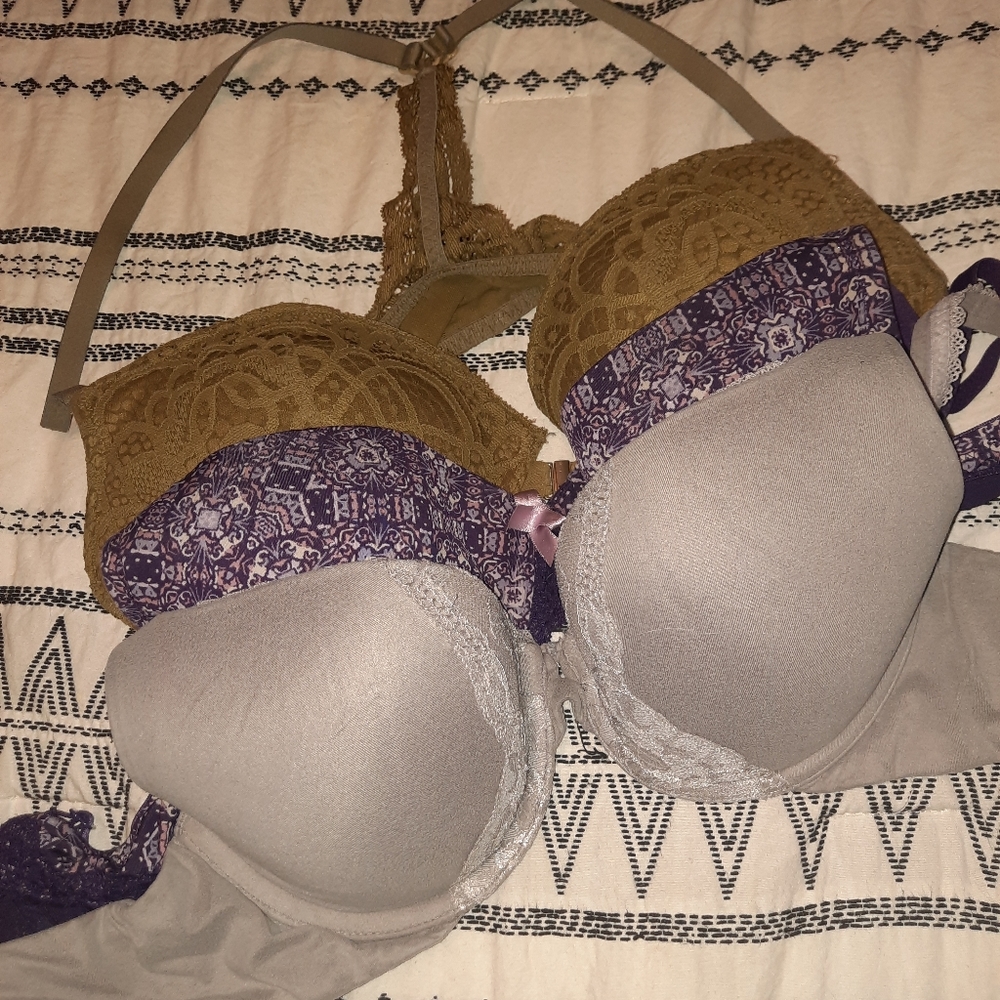 FOUR 34B bras. 2 victorias secret. 2 other brand